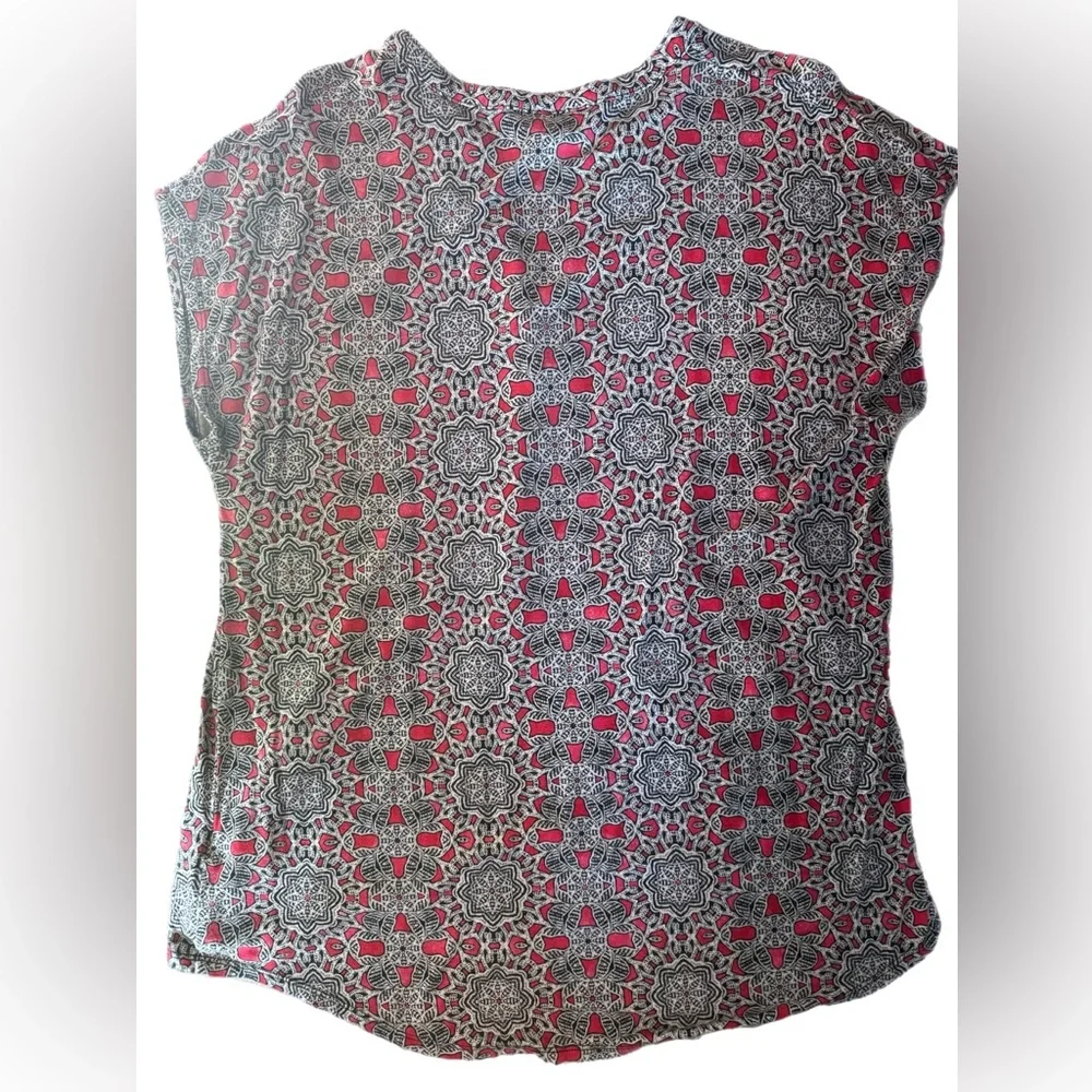 Patterned Gray and Red Women Top large Dana Buchman